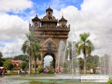 Patuxay Monument - Laos Classic Tours