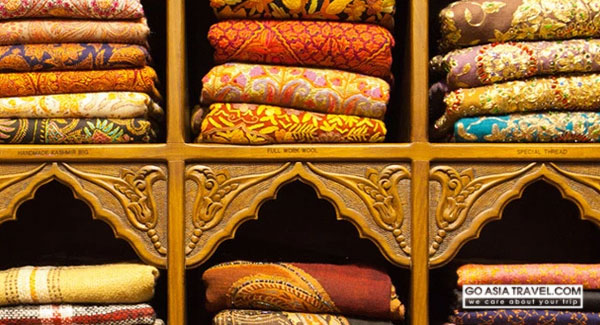 Shopping Silk in Hoi An - Top 10 Things to Do in Vietnam