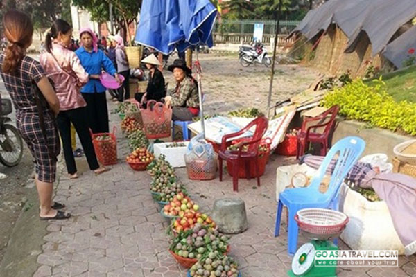 Tam hoa plum sold on Bac Ha market central