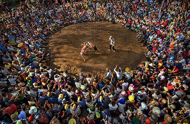 "The traditional wrestle" - author Tran Bao Ha.