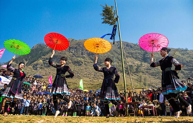 "Gau Tao festival" lao Cai by Pham Bang
