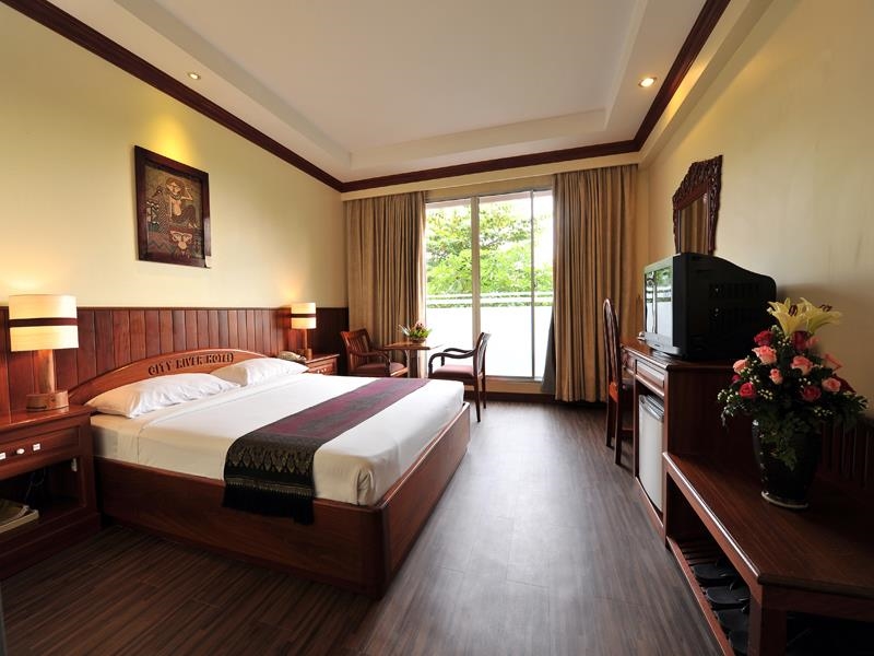 Picture of City River Hotel