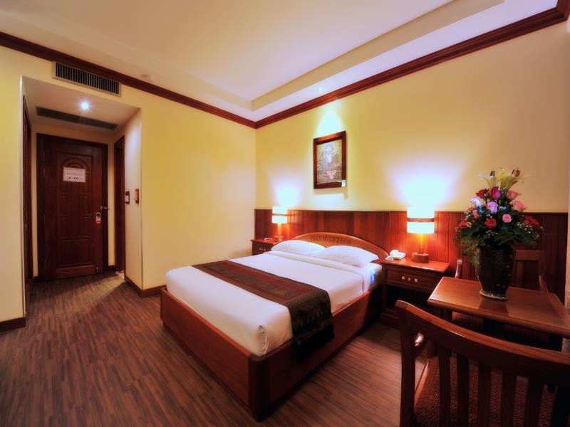 Picture of City River Hotel