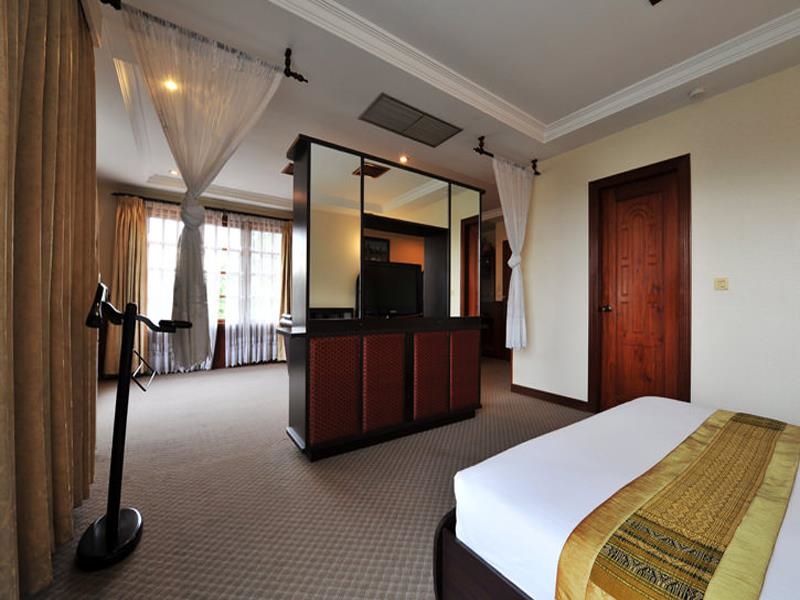 Picture of City River Hotel