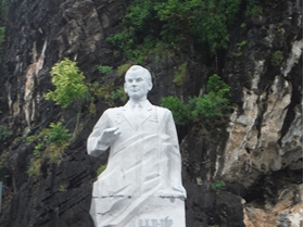 Statue of Soviet cosmonaut Titov revealed in Ha Long Bay